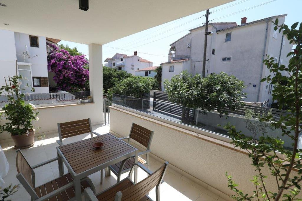 Smil'E Apartments Vodice Exteriör bild