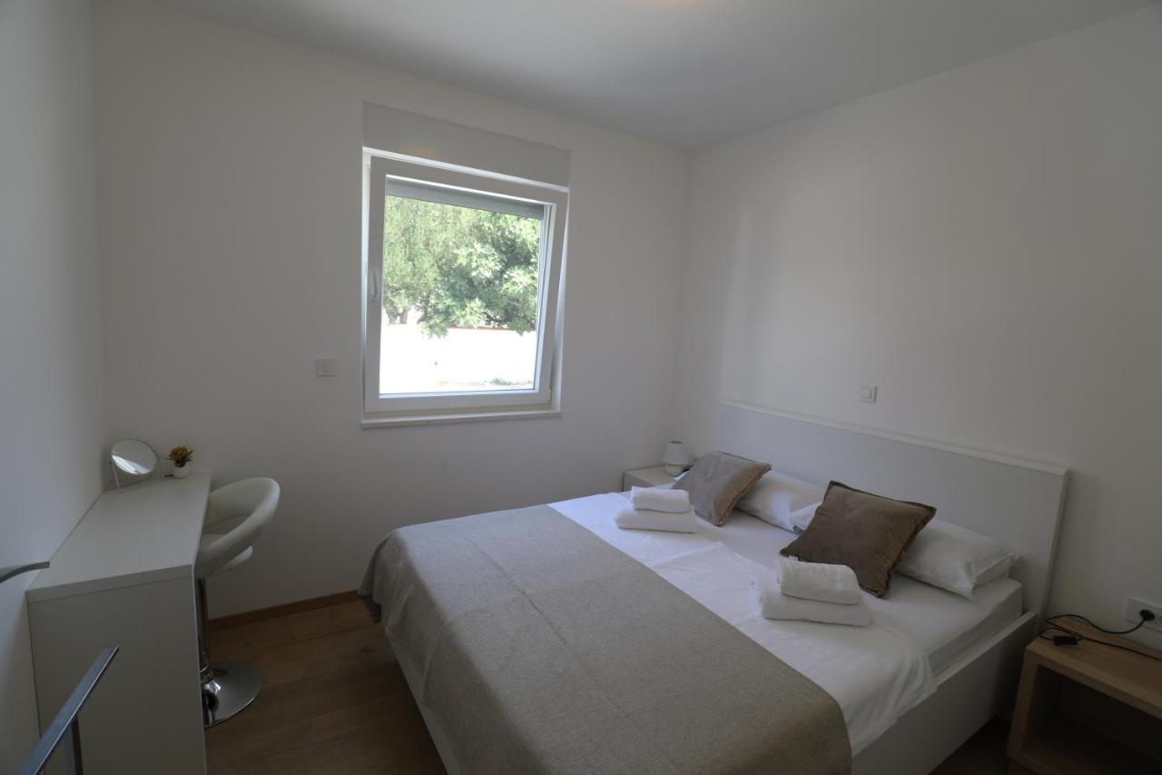 Smil'E Apartments Vodice Exteriör bild