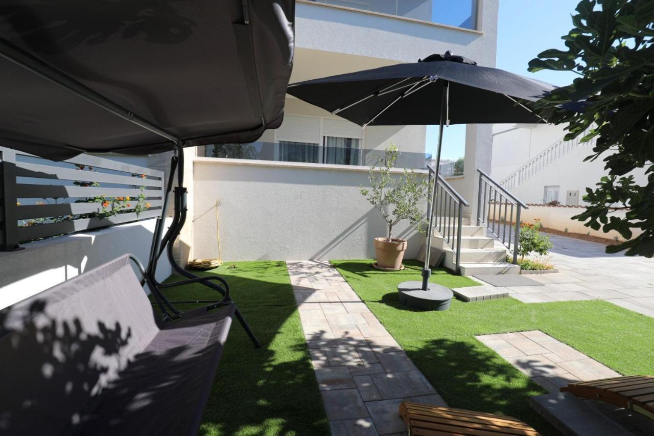 Smil'E Apartments Vodice Exteriör bild
